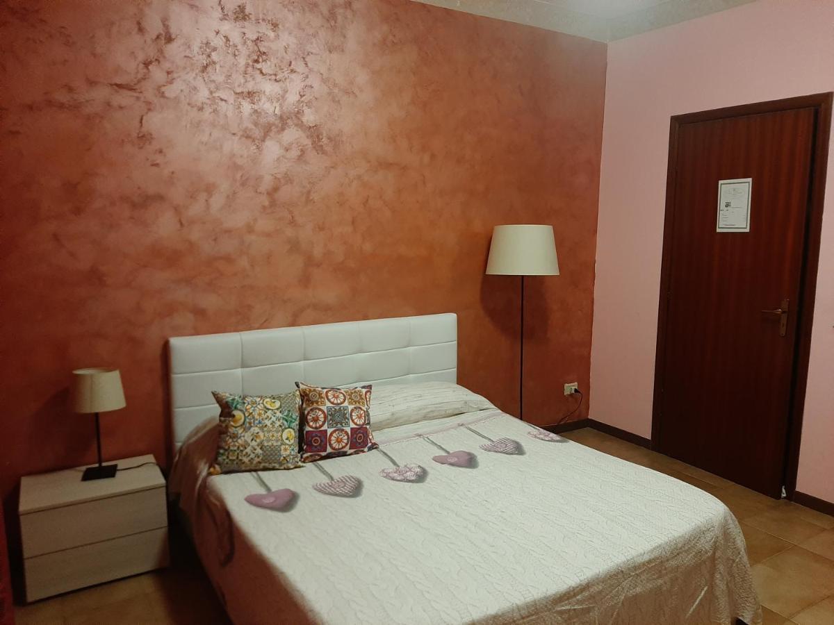 Bed and Breakfast San Nicolo House Aci Catena Exterior foto